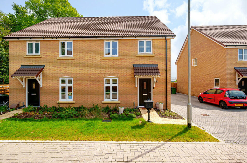 3 bedroom semidetached house for sale in Baron Way, Great Yeldham