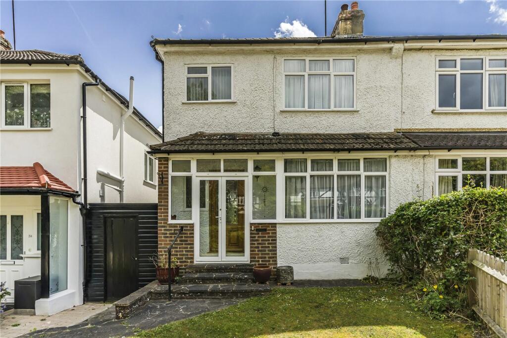 3 bedroom semidetached house for sale in Whyteleafe Hill, Whyteleafe, CR3