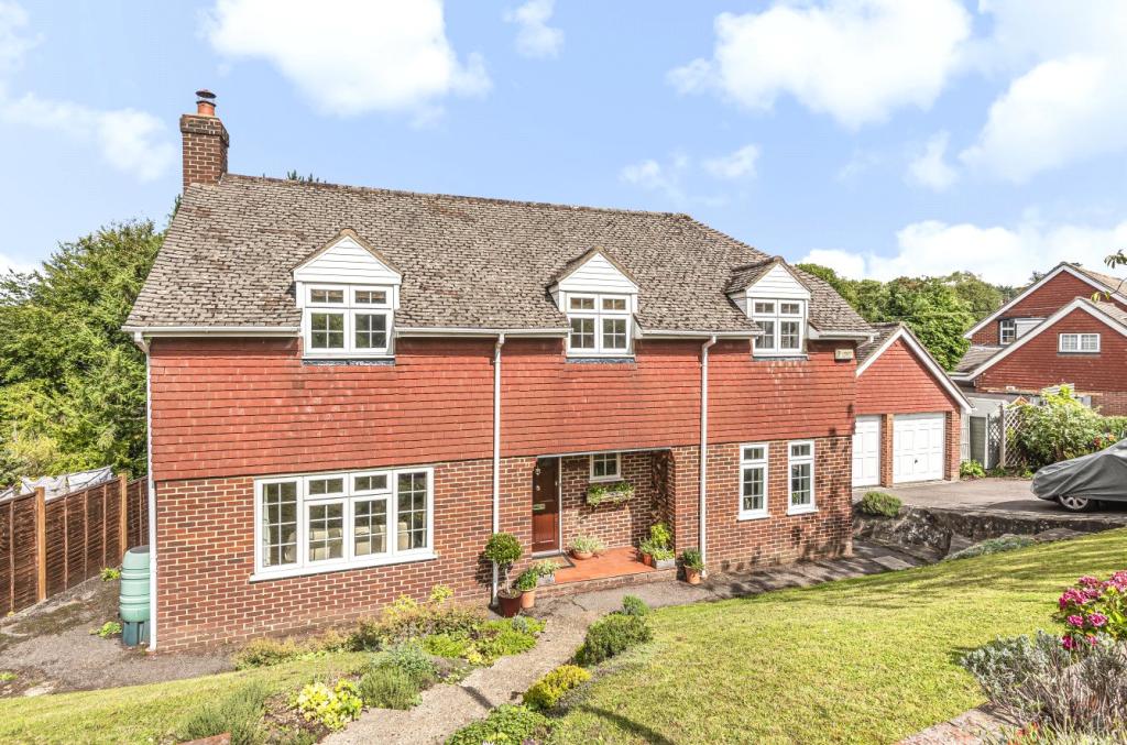 4 bedroom detached house for sale in Searchwood Road, Warlingham