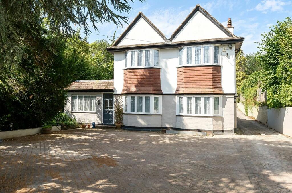 5 bedroom property for sale in Woodcote Grove Road, Coulsdon, CR5