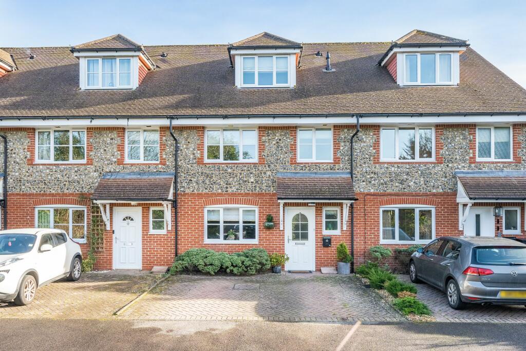 4 bedroom terraced house for sale in Coulsdon Road, Coulsdon, CR5