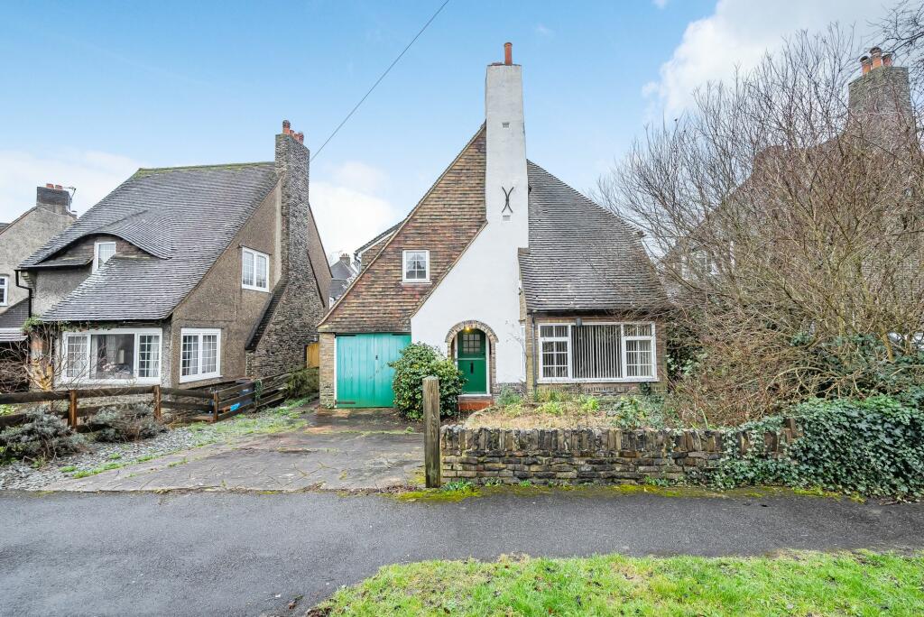3 bedroom detached house for sale in The Netherlands, Coulsdon, CR5