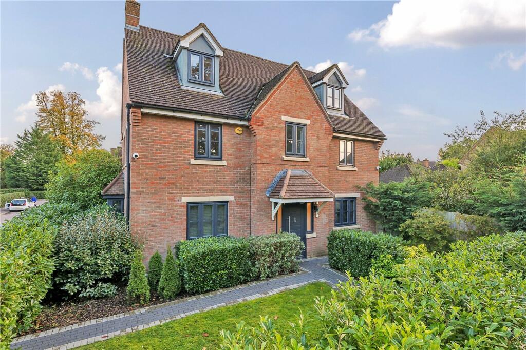 5 bedroom detached house for sale in Broadwood Road, Coulsdon, CR5