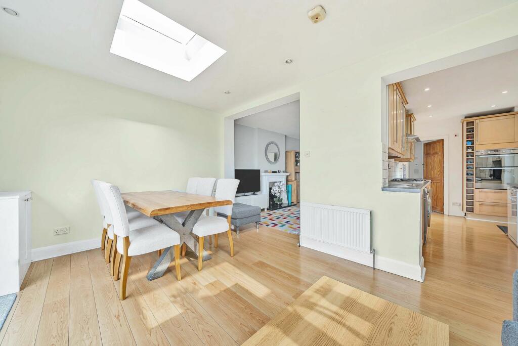 Additional property image - Waddington Avenue, Coulsdon, CR5
