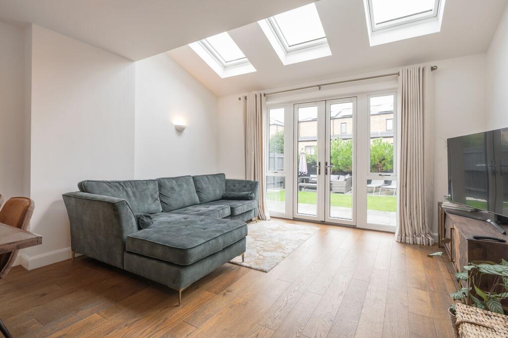Additional property image - Van Brugh Avenue, Coulsdon, CR5