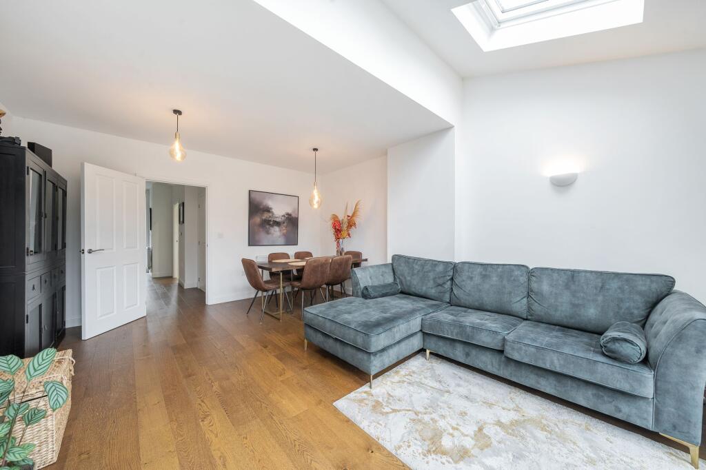 Additional property image - Van Brugh Avenue, Coulsdon, CR5