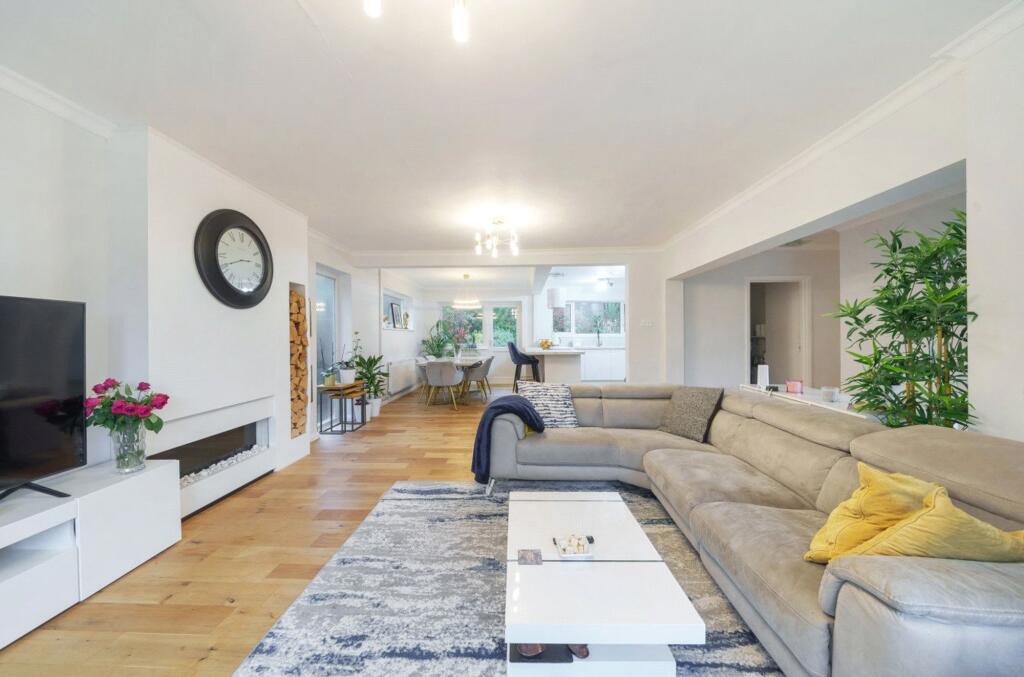 Additional property image - The Vale, Coulsdon, CR5