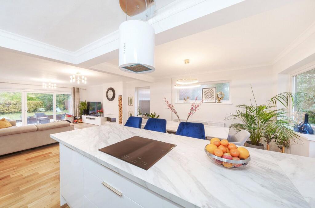 Additional property image - The Vale, Coulsdon, CR5