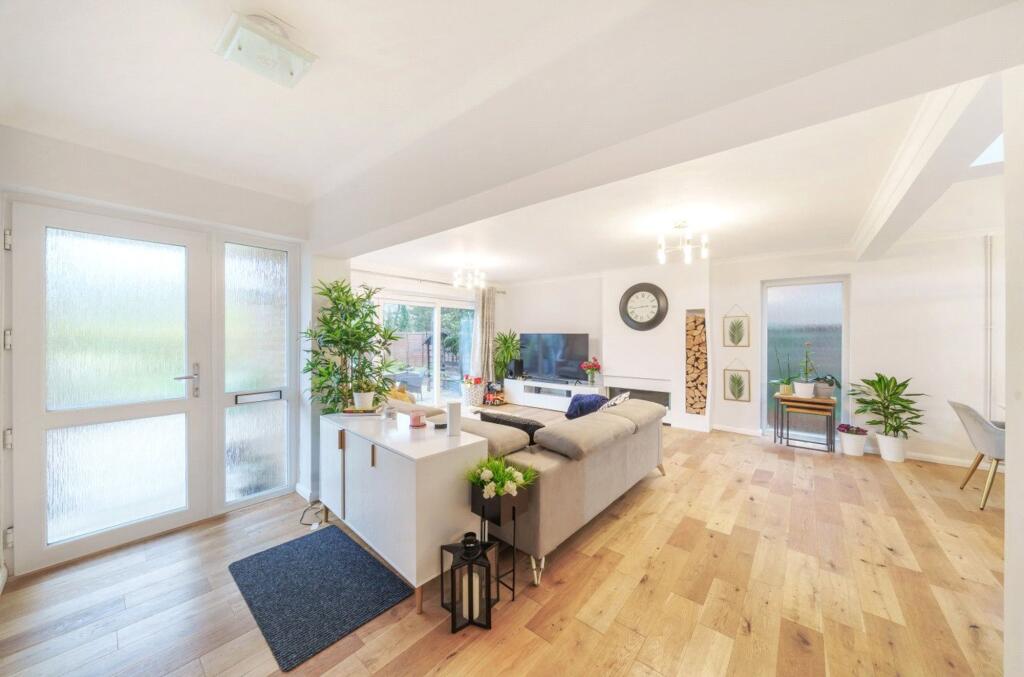 Additional property image - The Vale, Coulsdon, CR5