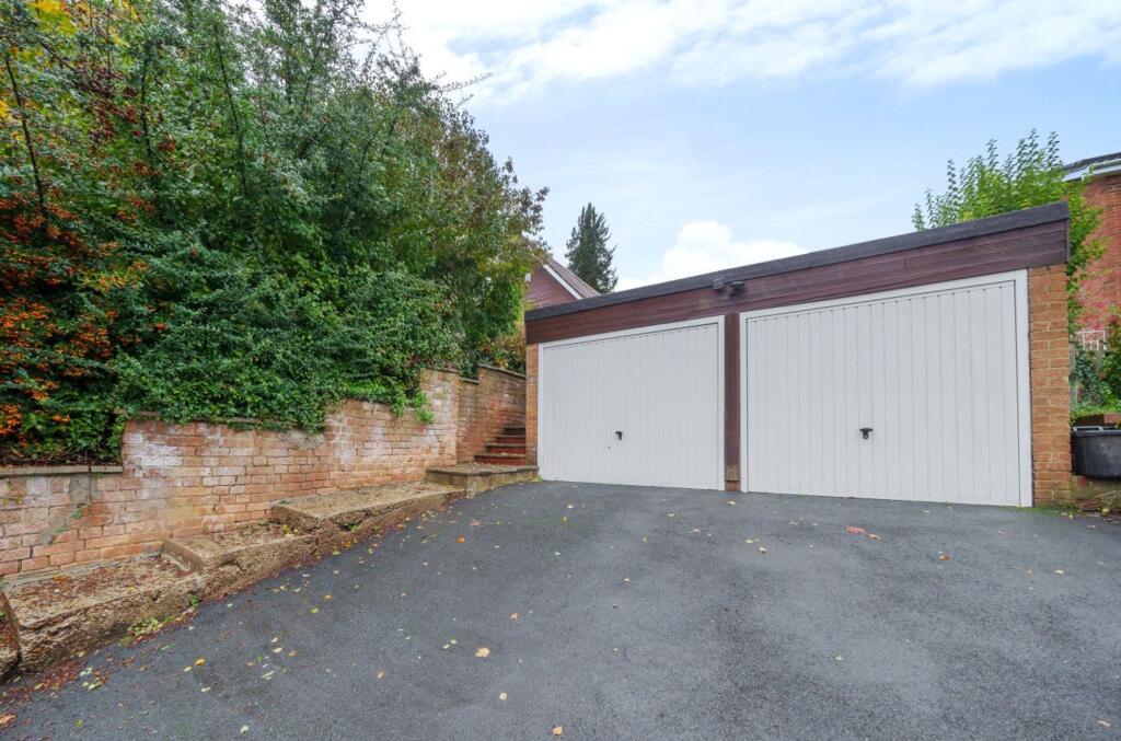 Additional property image - The Vale, Coulsdon, CR5