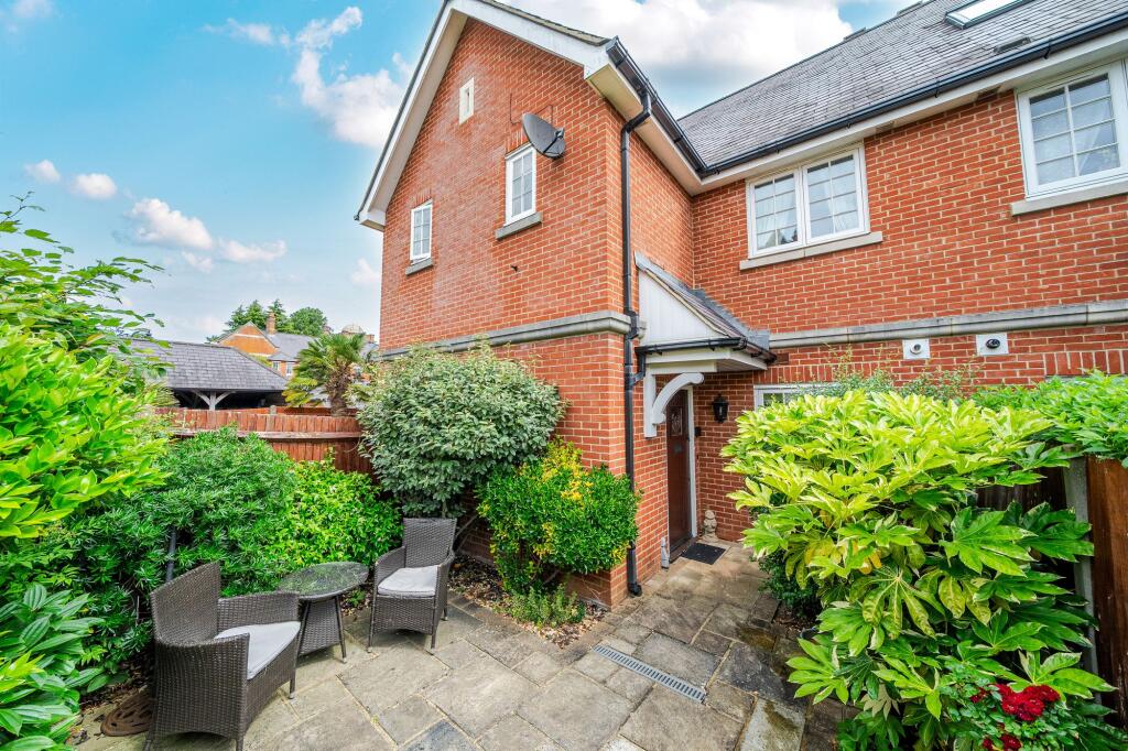 Main image of property: The Village Square, Coulsdon, CR5