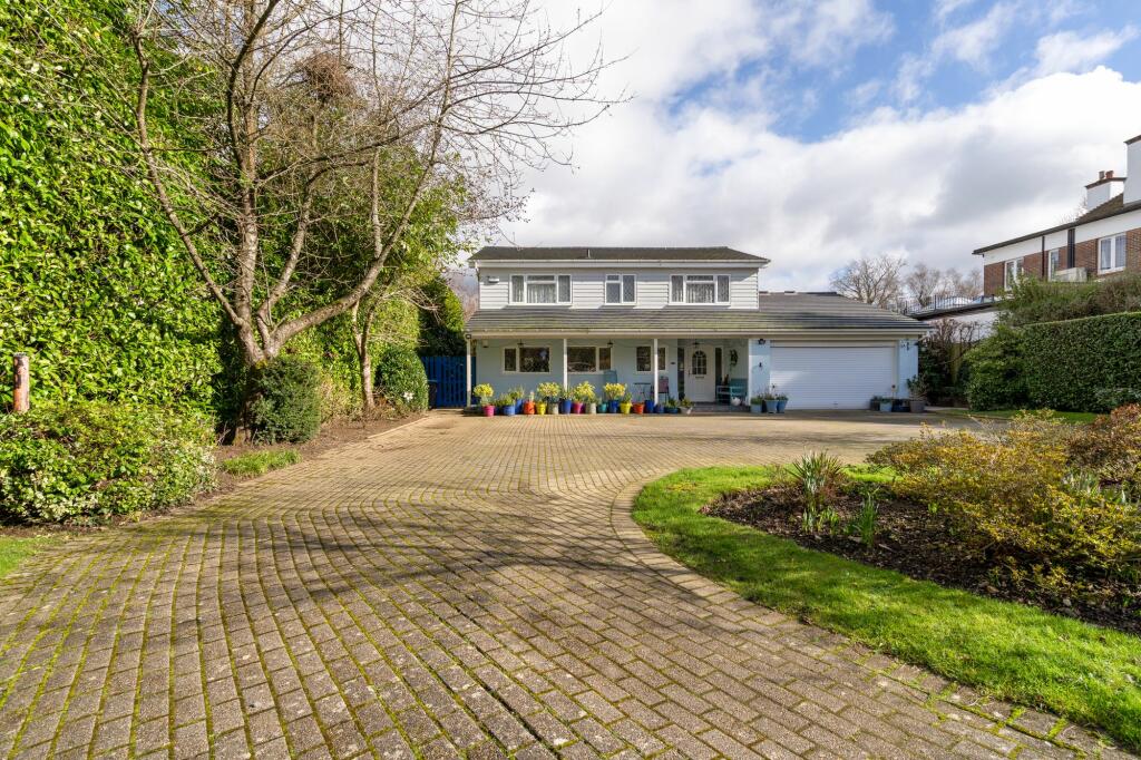 4 bedroom detached house for sale in Northdown Road, Woldingham, CR3