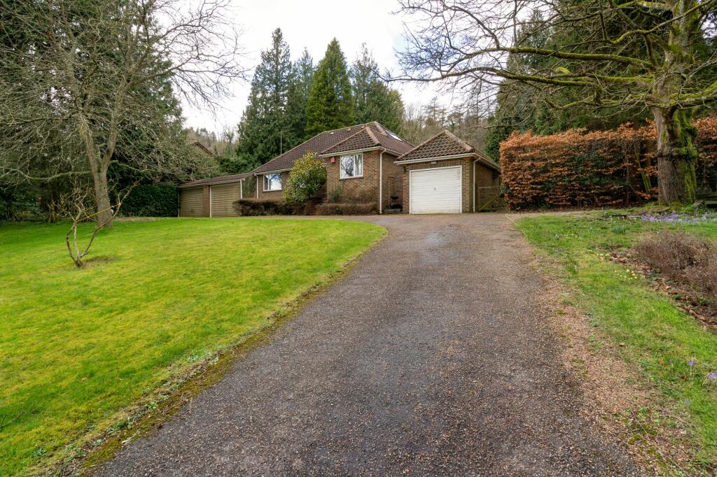 4 bedroom chalet for sale in Butlers Dene Road, Woldingham, CR3