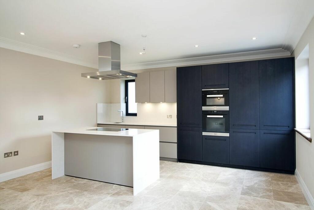 Additional property image - Station Road, Woldingham, CR3
