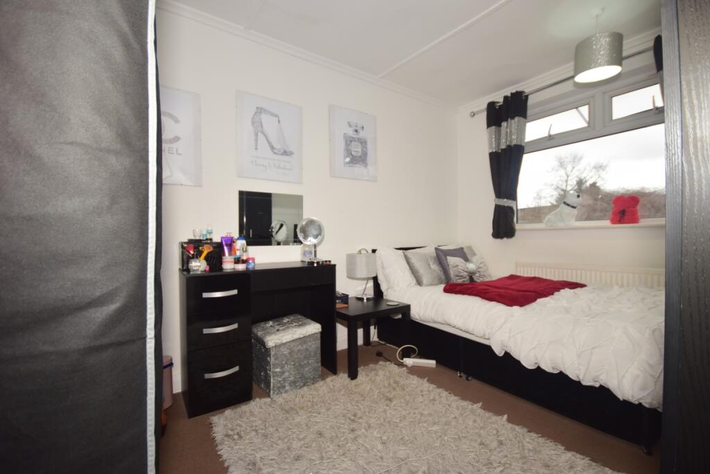 Apartment to rent on Eversley Avenue Bexleyheath DA7