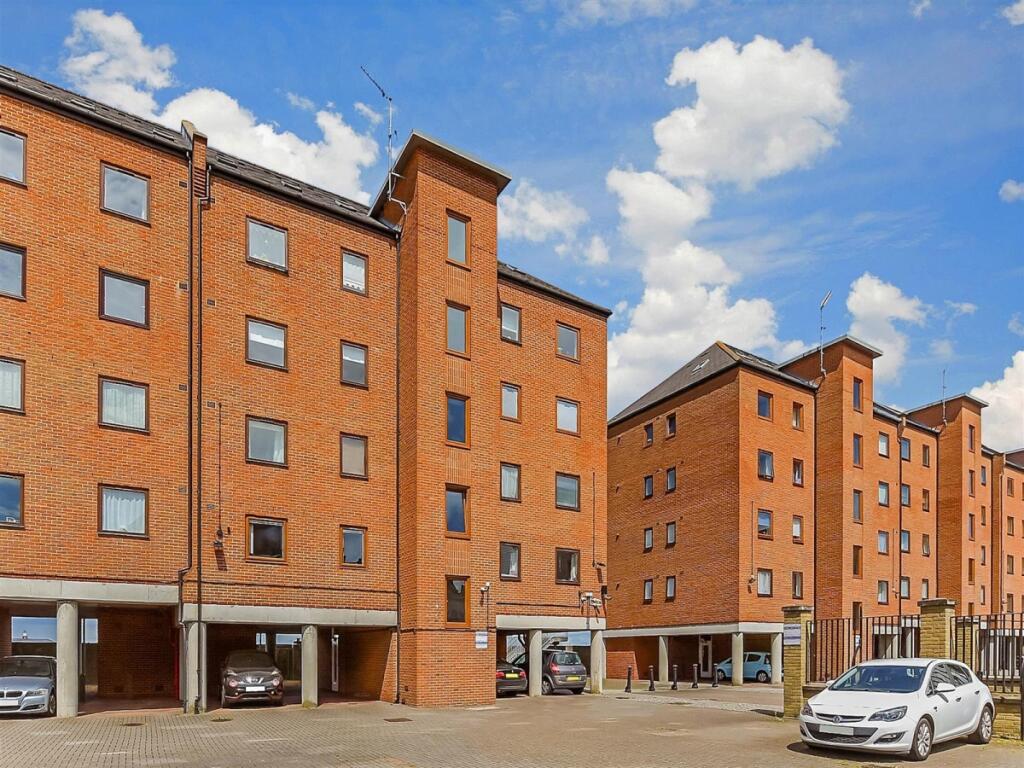 Main image of property: West Street Gravesend DA11