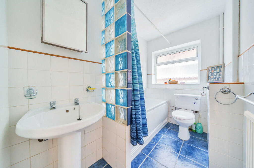 2 bedroom for sale in Pennylets Green, Stoke Poges, Slough, SL2