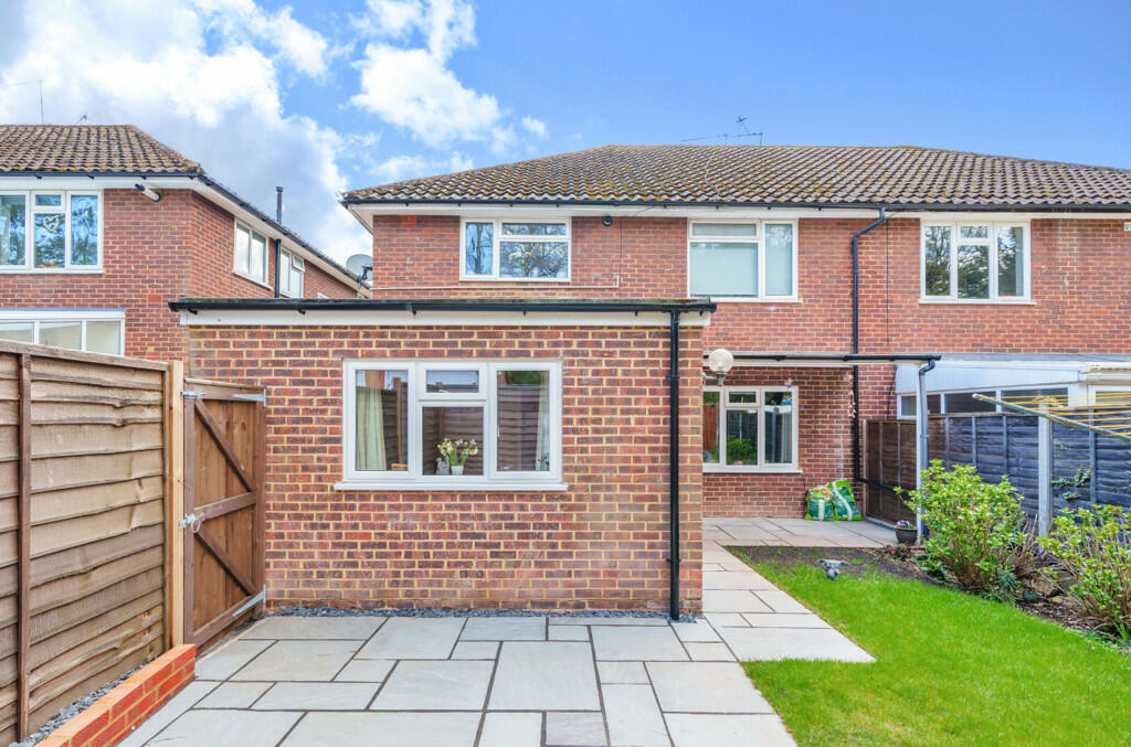 2 bedroom for sale in Pennylets Green, Stoke Poges, Slough, SL2