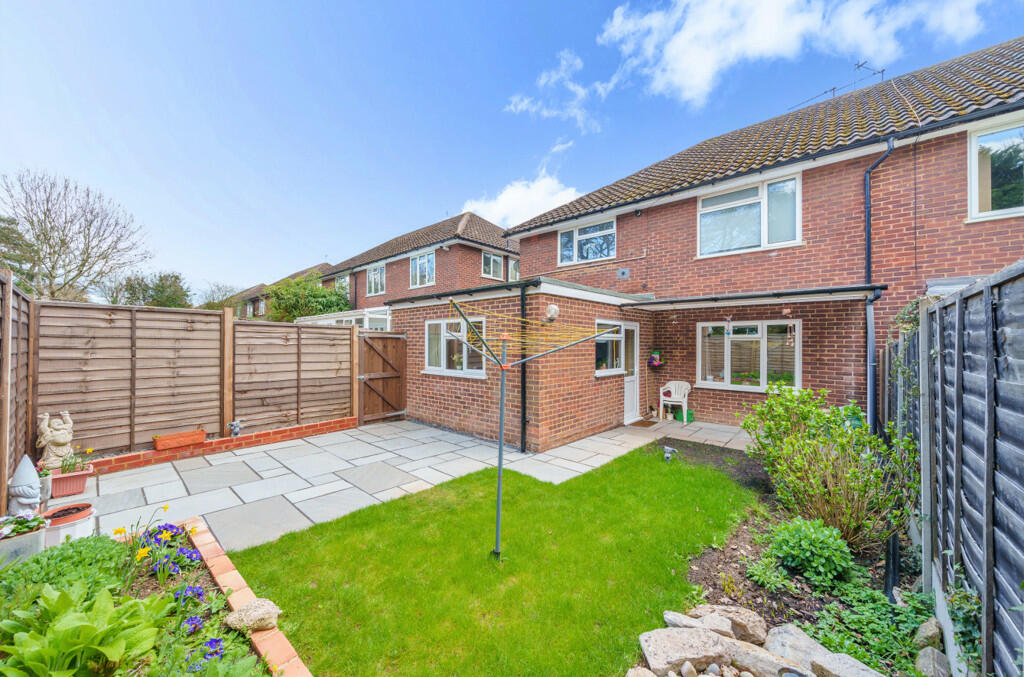 2 bedroom for sale in Pennylets Green, Stoke Poges, Slough, SL2