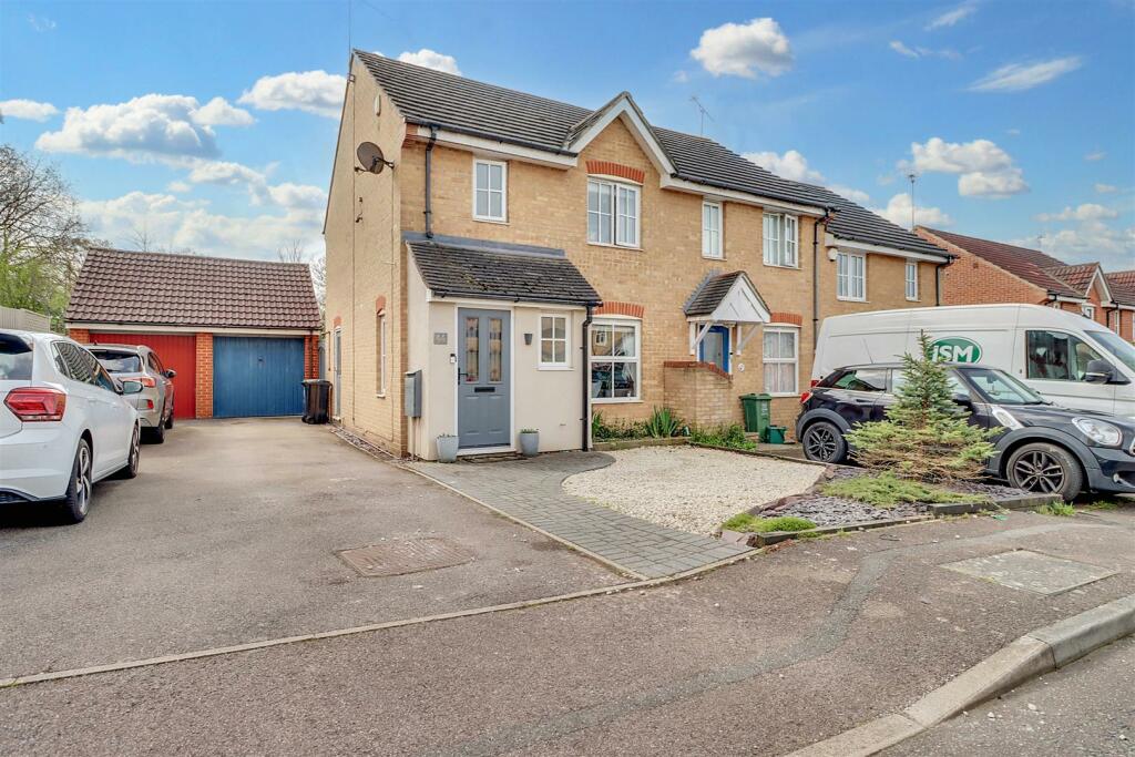 3 bedroom end of terrace house for sale in Crawford Chase, Wickford, SS12