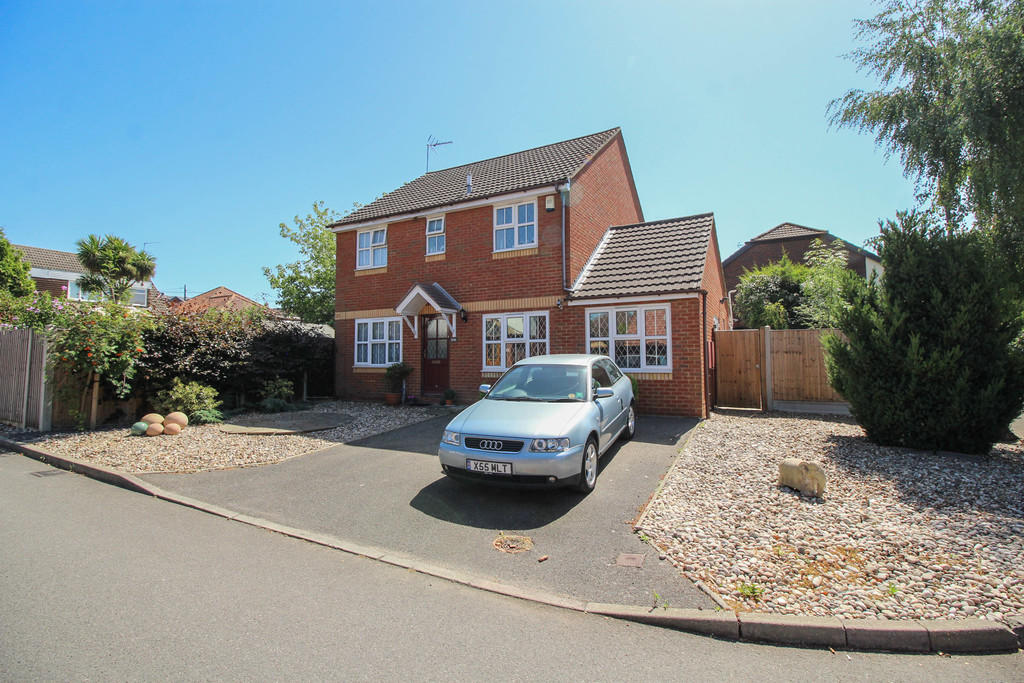 4 bedroom detached house for sale in Rowans Way, Wickford, Wickford