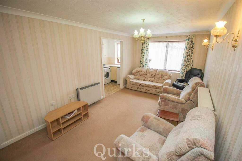 2 bedroom retirement property for sale in Queens Park Avenue
