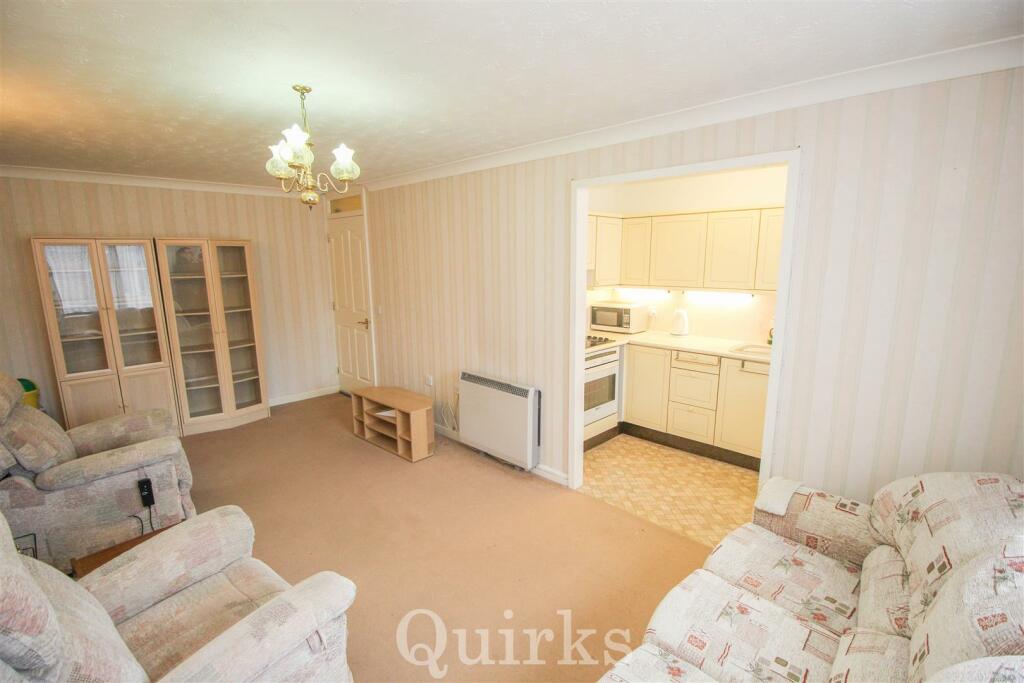 2 bedroom retirement property for sale in Queens Park Avenue