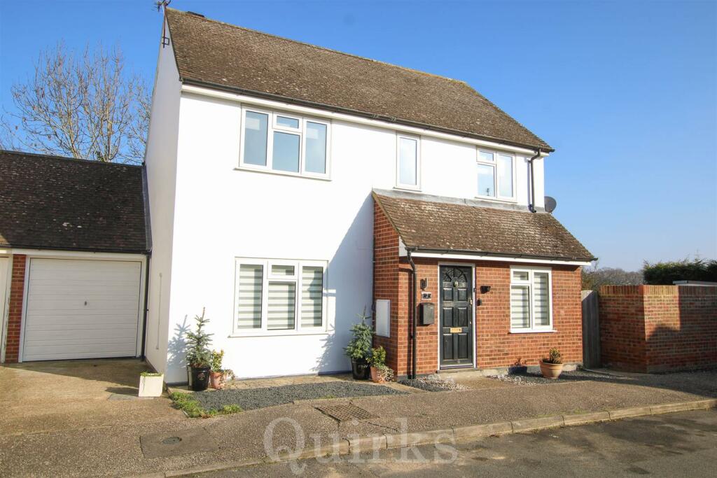 3 bedroom detached house for sale in Dovedale Close, Ramsden Heath