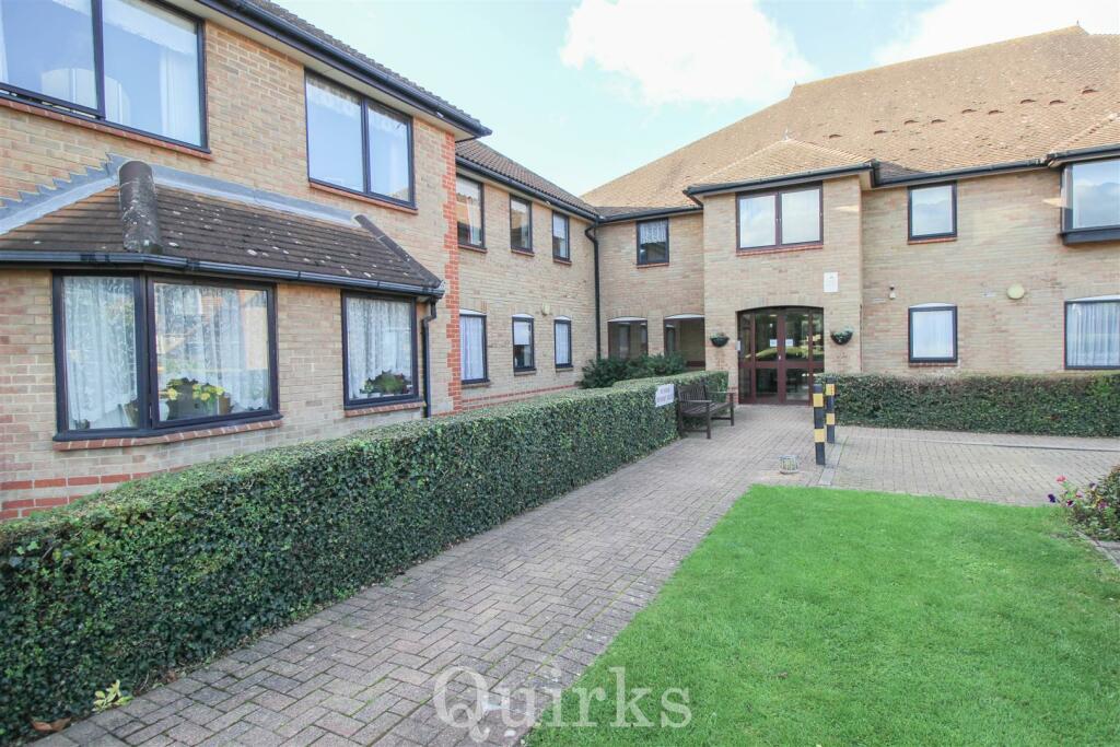 1 bedroom apartment for sale in Queens Park Avenue, Billericay, CM12
