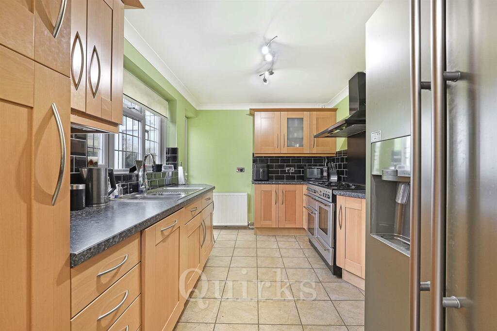 Additional image 7 of Horseshoe Close, Billericay, CM12