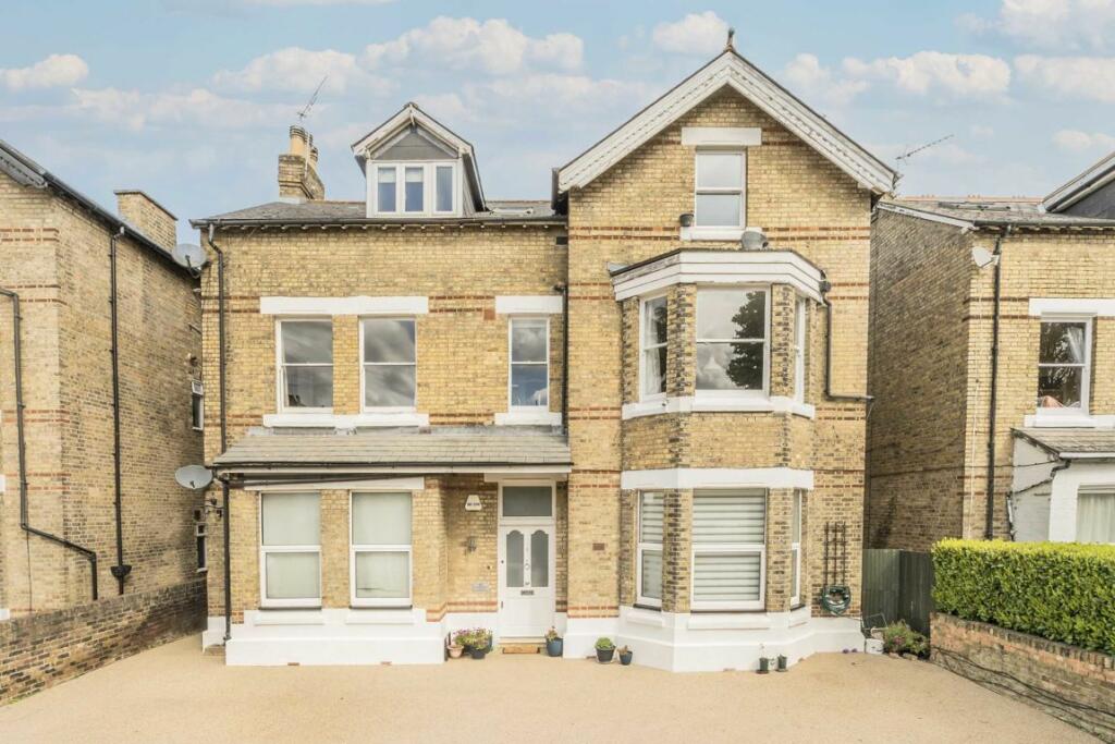 2 bedroom flat for sale in Grange Road, Ealing, W5