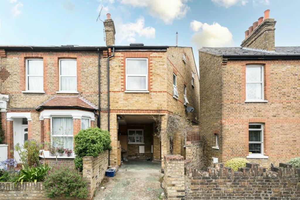 6 bedroom semidetached house for sale in Hessel Road, West Ealing, W13