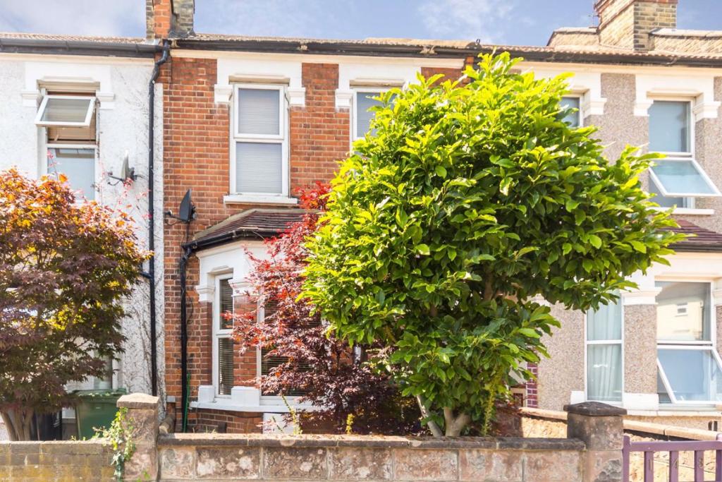 2 bedroom house for sale in Westfield Road, West Ealing, W13