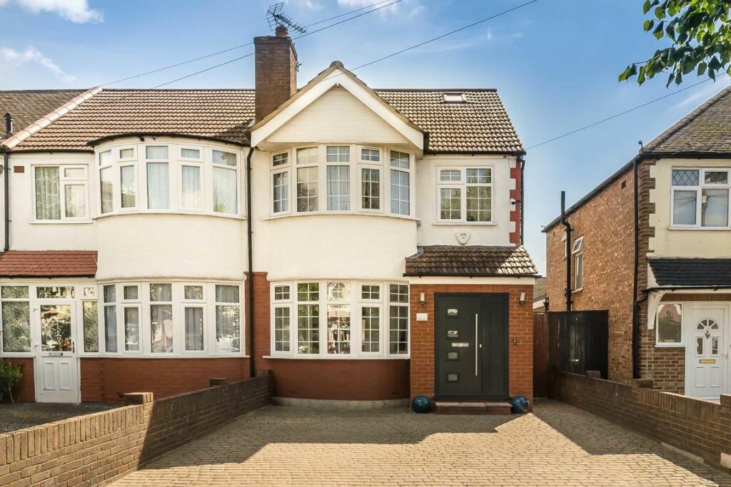 4 bedroom semidetached house for sale in Medway Drive, Perivale, UB6
