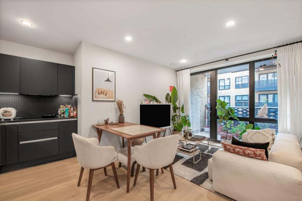 Main image of property: Middle Road, Hanwell