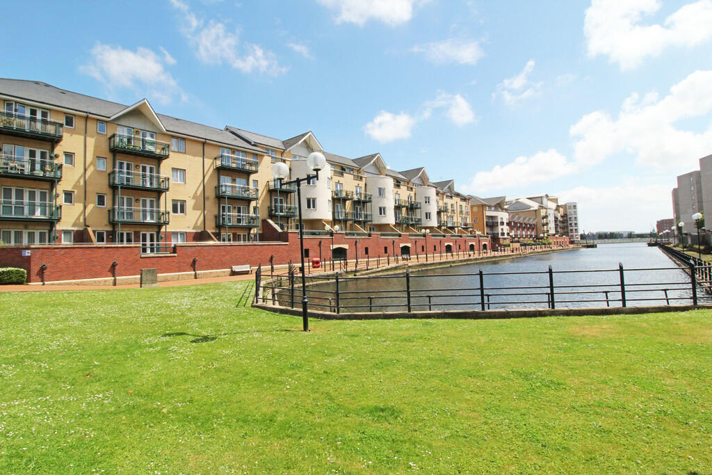 2 bedroom apartment for rent in Adventurers Quay, Cardiff Bay, CF10