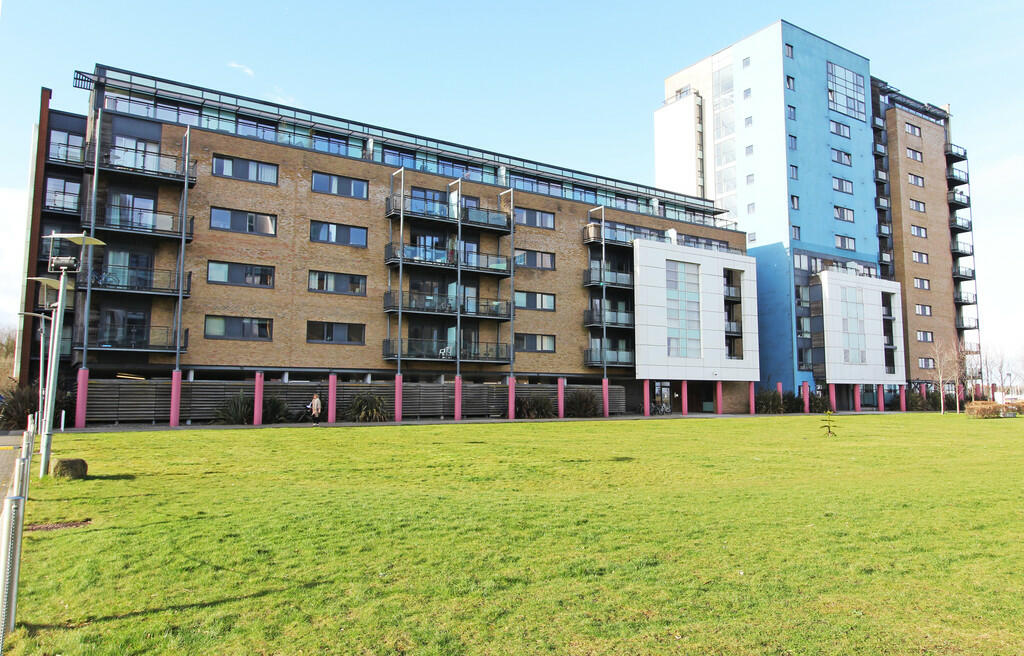 Studio flat for rent in Lady Isle House, Prospect Place, Cardiff Bay, CF11