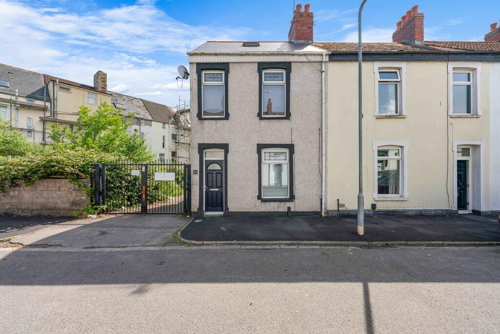 3 bedroom end of terrace house for sale in Earl Street, Grangetown