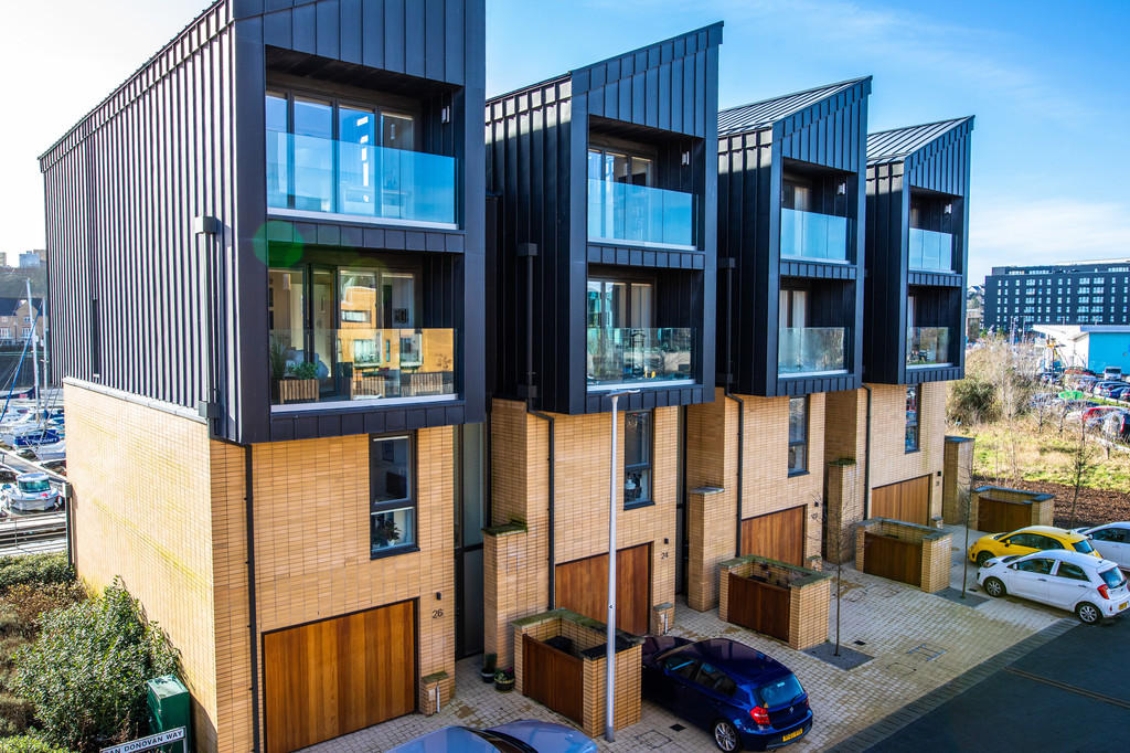 5 bedroom terraced house for sale in Dan Donovan Way, Cardiff, CF11