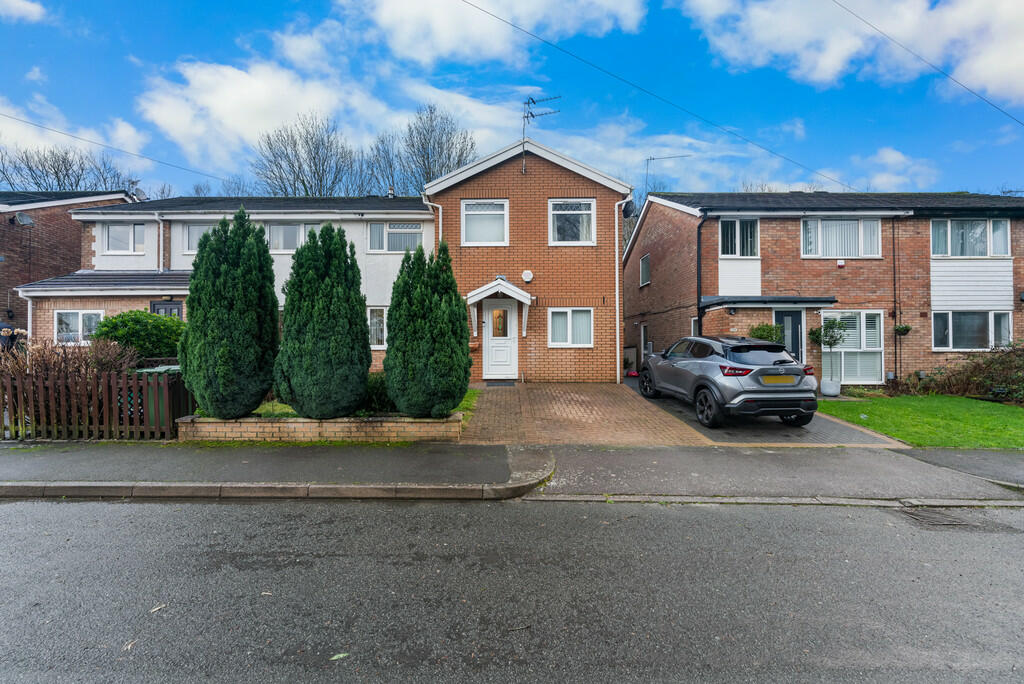 4 bedroom semidetached house for sale in Rhiw'r Ddar, Taffs Well, CF15