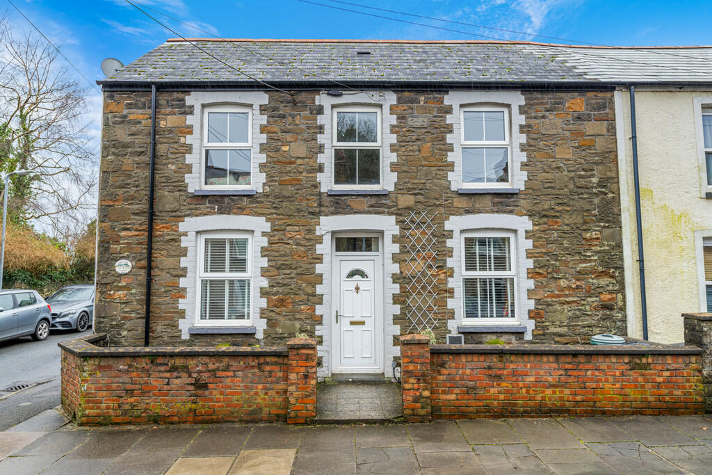 3 bedroom end of terrace house for sale in Wellington Street, Tongwynlais, Cardiff, CF15