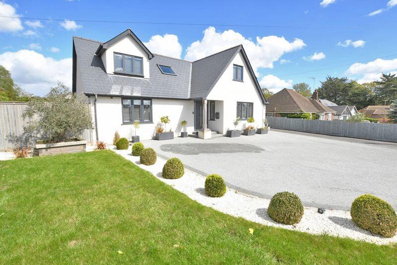 4 bedroom detached house for sale in Manor Close, Maidstone, ME14