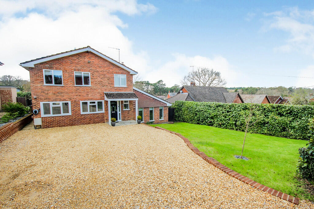 4 bedroom detached house for sale in South Hill, Fordingbridge, SP6