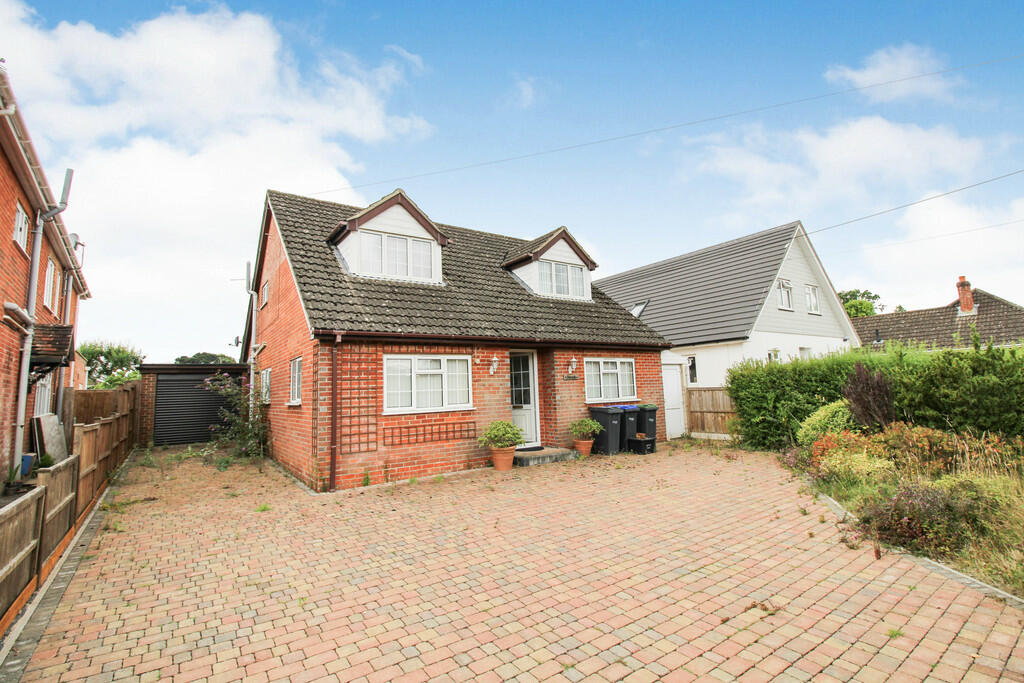 5 bedroom chalet for sale in Firs Road, Alderbury, Salisbury, SP5