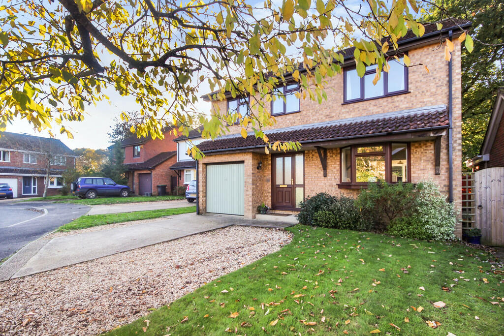4 bedroom detached house for sale in Silverdale Crescent, Alderholt, SP6