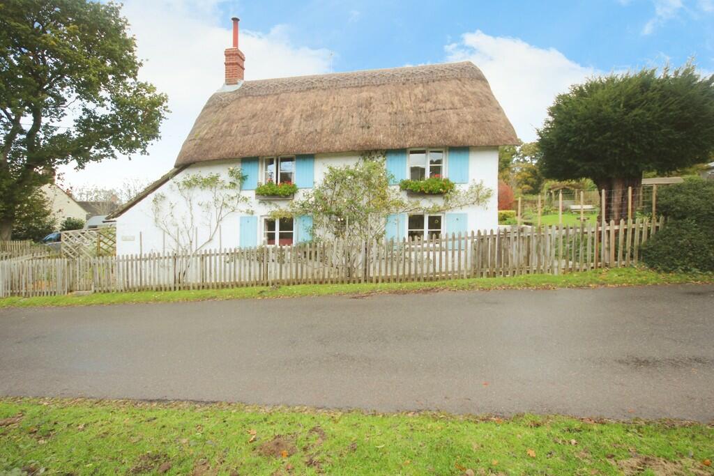 3 bedroom detached house for sale in Woodgreen Common Road