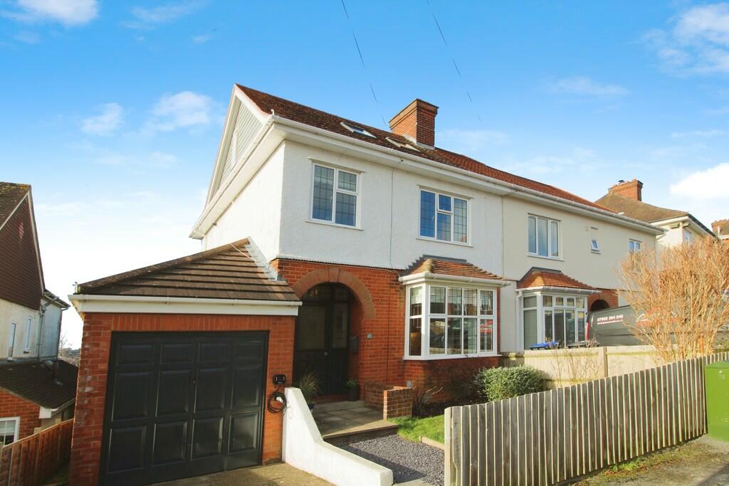 4 bedroom semidetached house for sale in Wordsworth Road, SP1