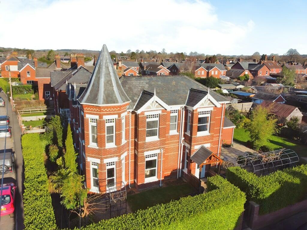 5 bedroom semidetached house for sale in Park Road, Fordingbridge, SP6