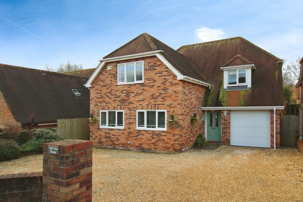 4 bedroom detached house for sale in Middleton Road, Winterslow