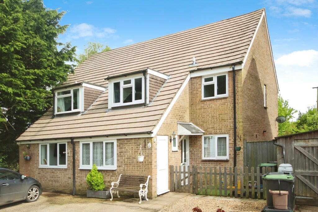 3 bedroom semidetached house for sale in Churchill Close, Alderholt, SP6